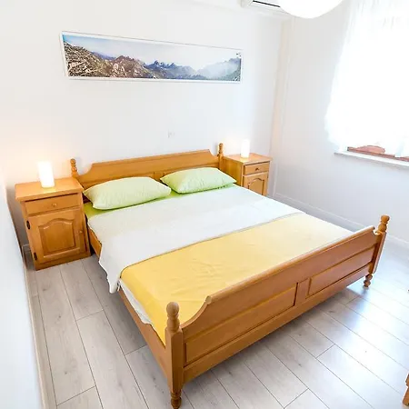 And Mare-monti Starigrad Paklenica