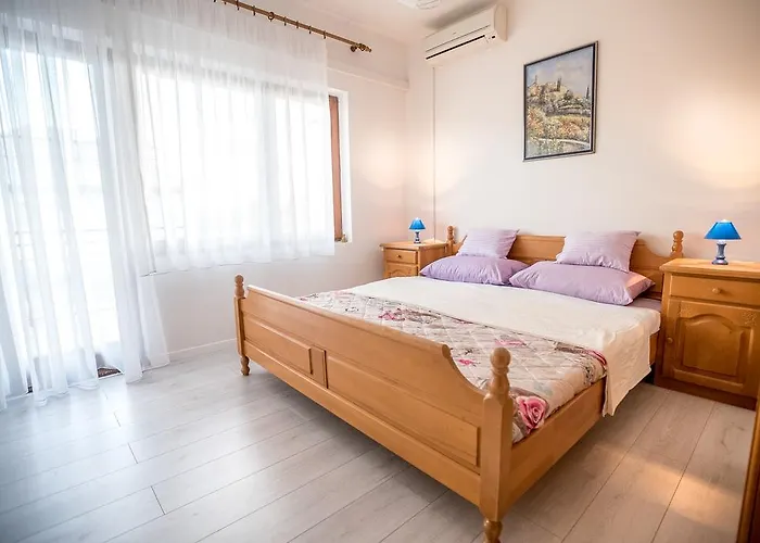 Appartement And Mare-monti Starigrad Paklenica