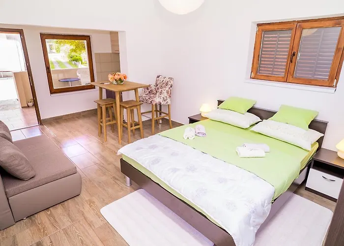 Appartement And Mare-monti Starigrad Paklenica