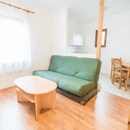 Apartment And Mare-monti *