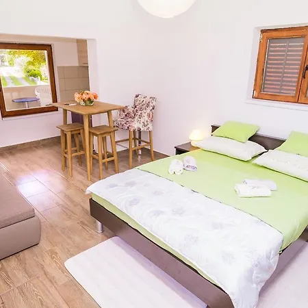 Apartment And Mare-monti Starigrad Paklenica