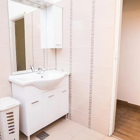 Apartment And Mare-monti *