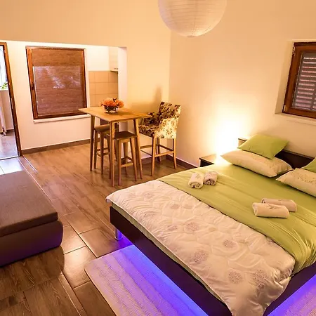 Apartment And Mare-monti *